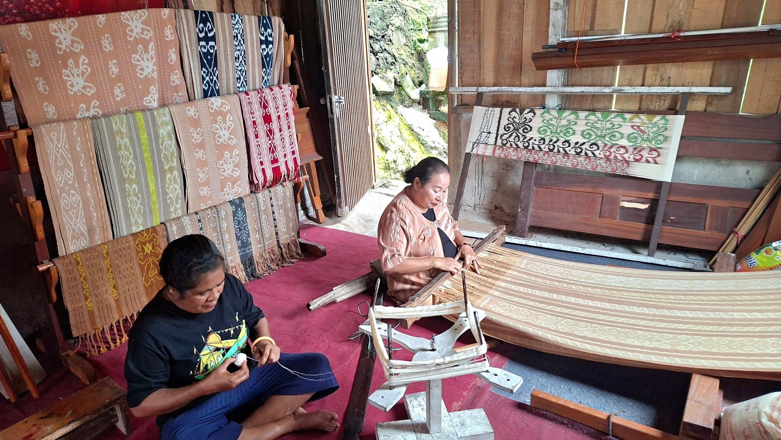 Kisah Mersia di Tarakan: dari Rumah Kayu 5x3 Meter, Tenun D'Utan Tembus Sampul Buku Wastra BI hingga Dipakai Gubernur Bank Indonesia