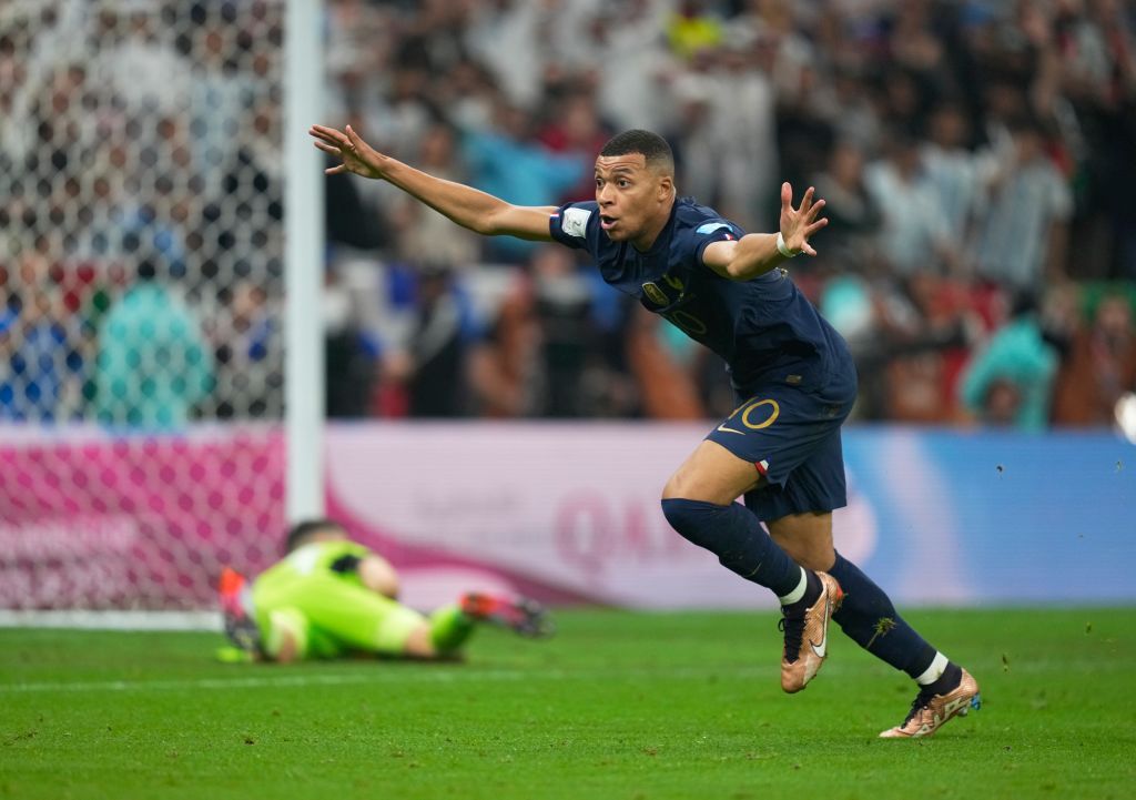 Sir Geoff Hurst Angkat Bicara soal Rekor Hat-trick Final Piala Dunia yang Kini Dipegang Bersama Mbappe
