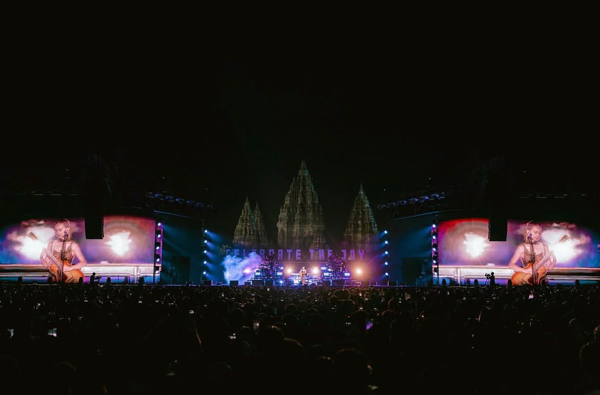 Prambanan Jazz 2026: Konser NIKI Pulang Kampung, Ada Momen Lamaran di Tengah Lagu Galau