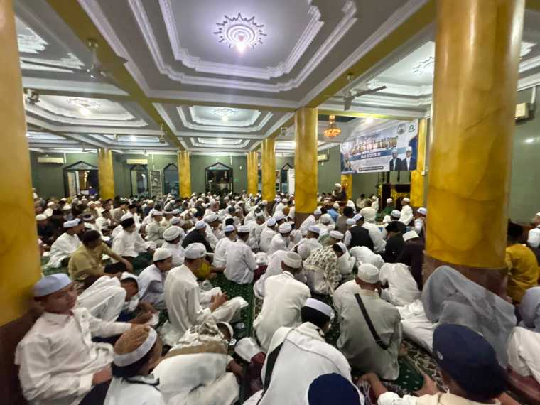 Ribuan Warga Pontianak Padati Masjid Agung Al-Falah untuk Maulid Nabi, Tausiah Disampaikan Habib Muhammad Alawi Baharun