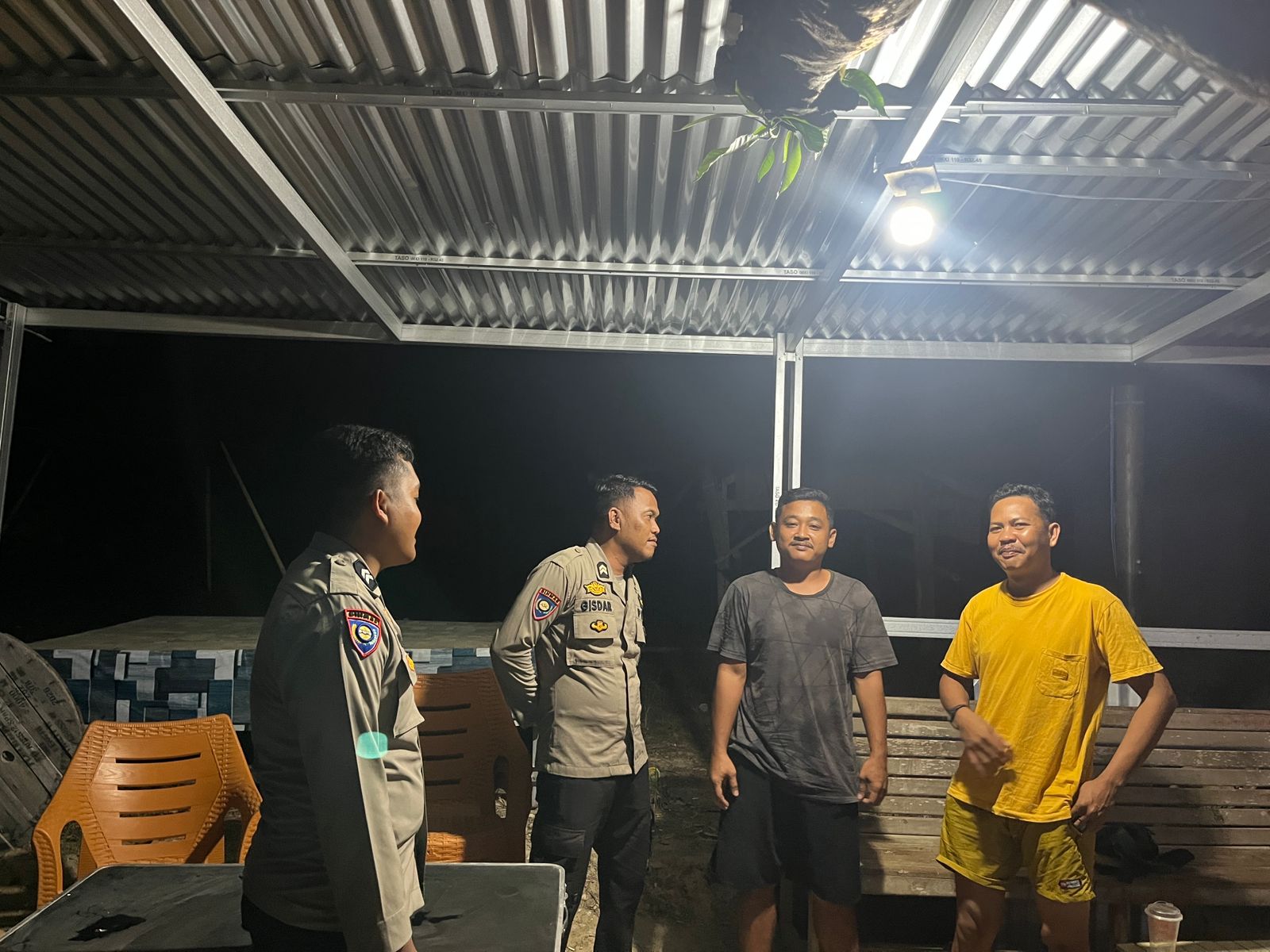 Polsek Pangale Patroli Malam di Desa Polo Pangale, Warga Diminta Aktif Lapor Gangguan Kamtibmas