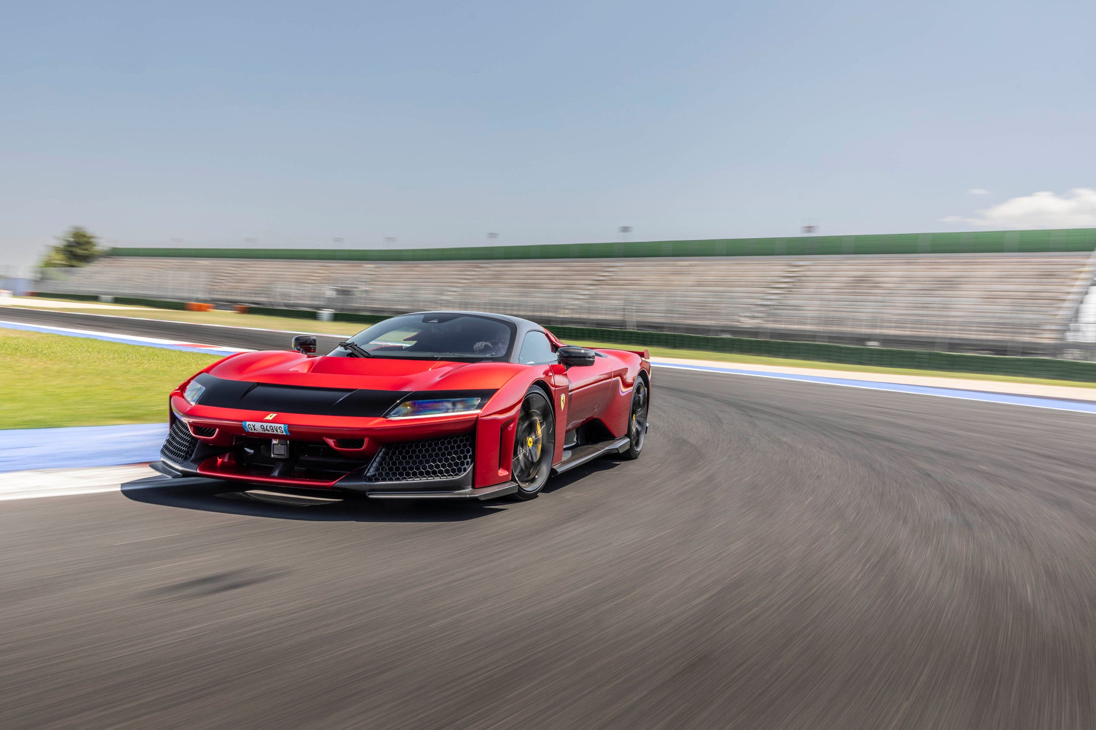 Review Ferrari F80 2027: Hypercar 1.184 HP yang Menuntut Pengorbanan
