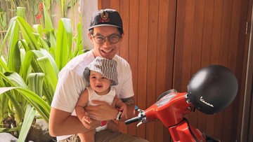 Potret Brandon Salim Momong Anak yang Makin Menggemaskan