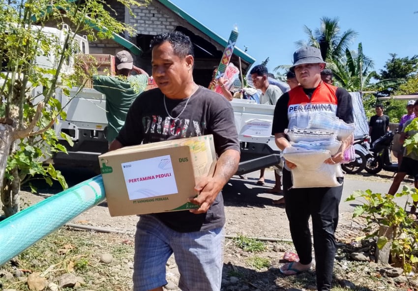 Pertamina NRE Kirim Bantuan ke Desa Watubaur NTT, Ada Genset hingga Popok Bayi