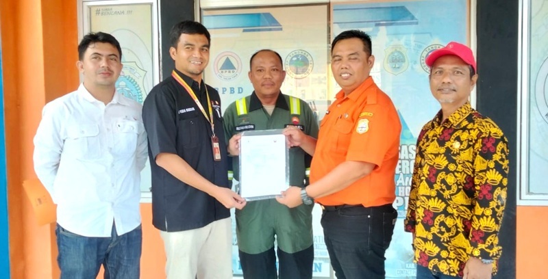 SKK Migas-PetroChina Serahkan 180 Unit Perlengkapan ke BPBD Tanjabtim untuk Perkuat Penanganan Karhutla