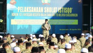 Ratusan Prajurit Korem 101/Ant Gelar Salat Istisqa di Banjarmasin, Pasukan Gabungan Masih Padamkan Karhutla di Banjarbaru