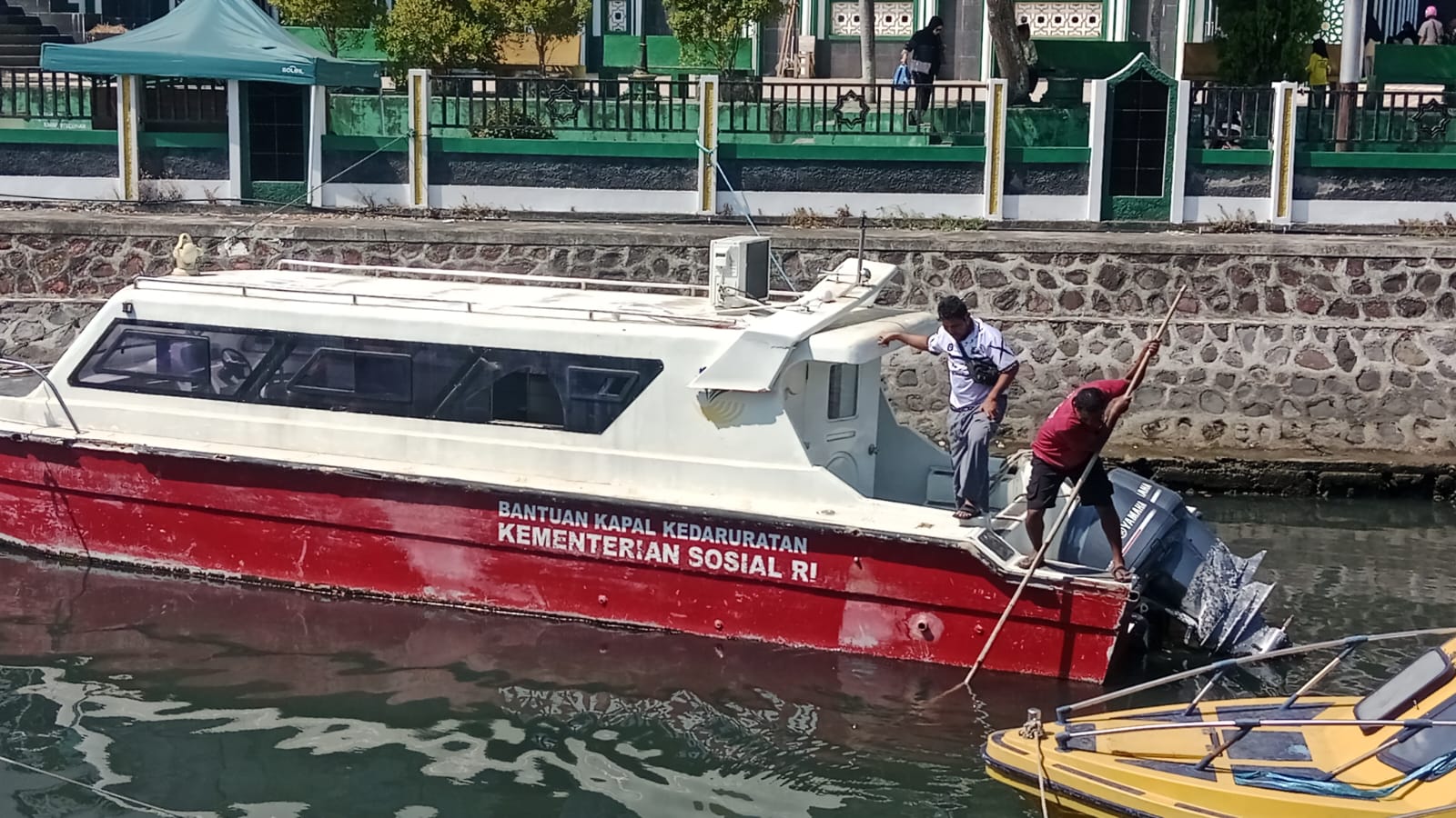 Kapal Cepat Bantuan Kemensos untuk Dinsos Maluku Utara Hanyut di Perairan Ternate, ABK Ngadu Gaji 8 Bulan Tak Dibayar
