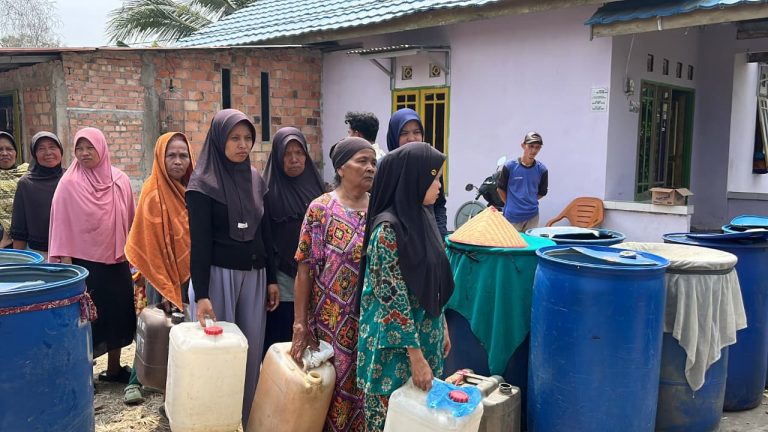 94 Kepala Keluarga di Sukamulya Palembang Terima Bantuan Air Bersih dari YBM PLN UID S2JB