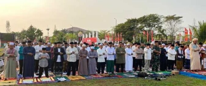 Pemkab Kotim Gelar Salat Istisqa di Sampit, Bupati Halikinnor: Api Tak Mungkin Padam Hanya dengan Kemampuan Manusia