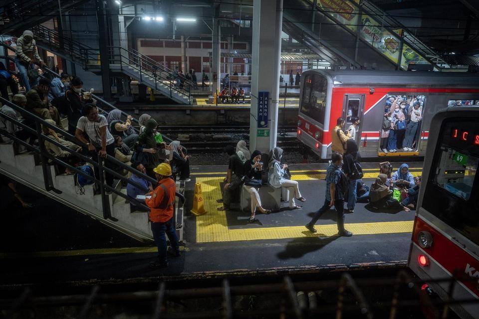 Kerumunan Massa di Palmerah, KRL Rangkasbitung Hanya Sampai Stasiun Ini