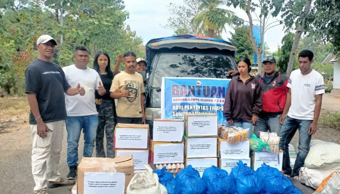 Penyintas Erupsi Lewotobi Laki-laki Tempuh 10 Jam Salurkan Bantuan Sembako ke Korban Gempa Nagekeo