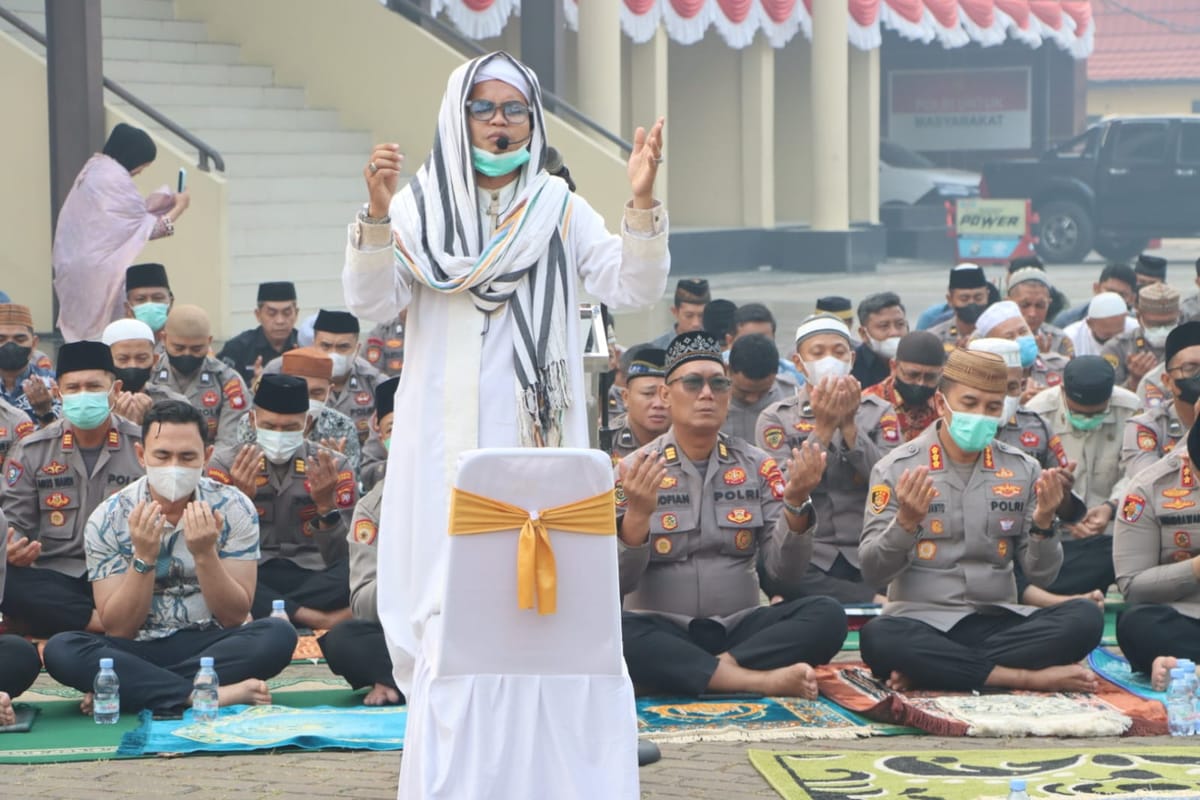 Polresta Pontianak Gelar Sholat Istisqa di Tengah Karhutla, Doa Bersama Agar Hujan Segera Turun