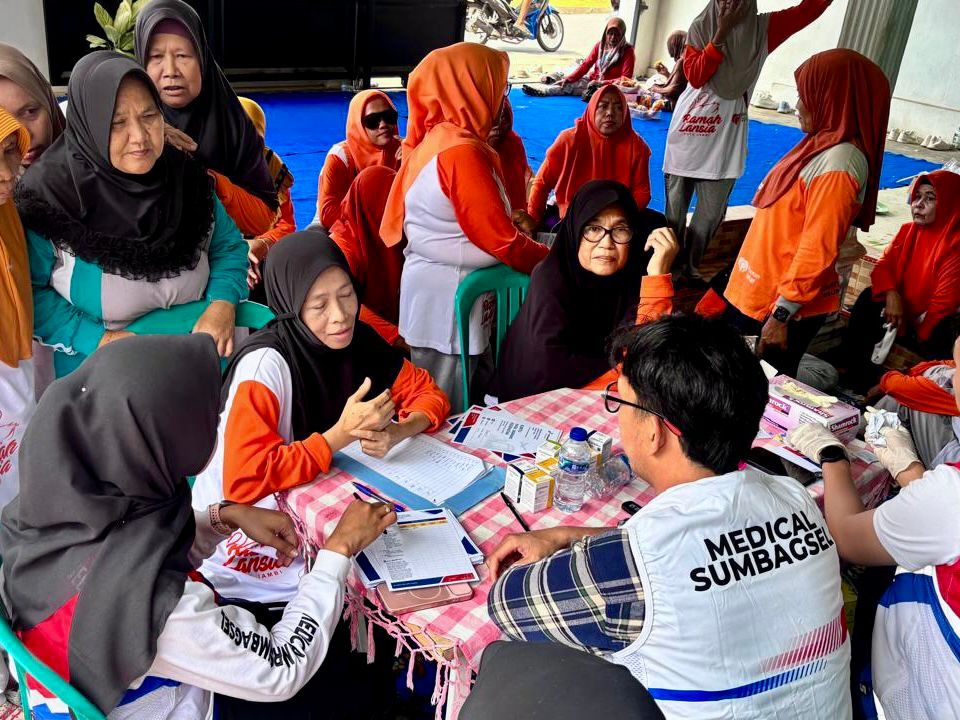 Pertamina Patra Niaga Sumbagsel Dampingi 47 Lansia di Jambi Lewat Program SEBAYA, dari Senam Hingga Cek Kesehatan