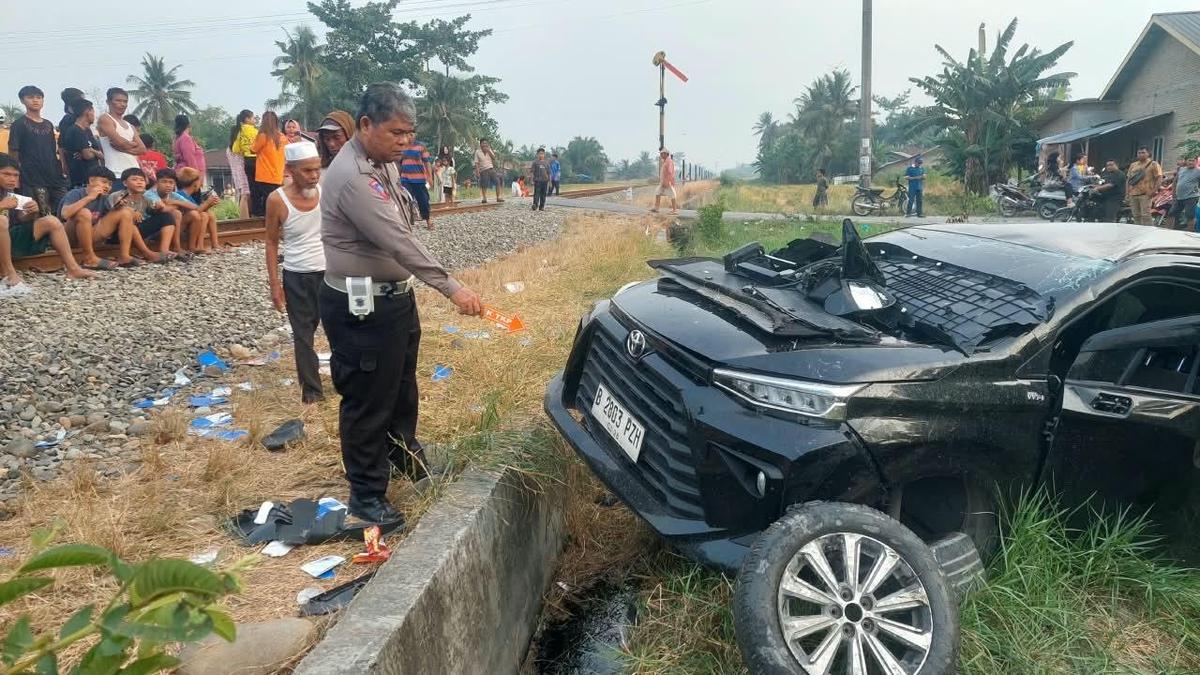 Avanza Tertabrak Kereta Siantar Ekspres di Sergai, Satu Tewas