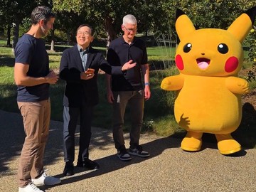 Pikachu Keliling Apple Park Sampai Nyaris Nyebur Kolam, Tim Cook Bahas Gaming Bareng Pokemon