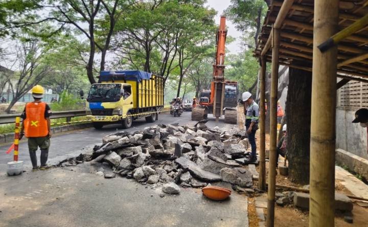 DPUPR Kota Tangerang Kebut Perbaikan Jalan Rusak Jadi Dua Bulan, Kualitas Beton Tetap Diuji di Laboratorium