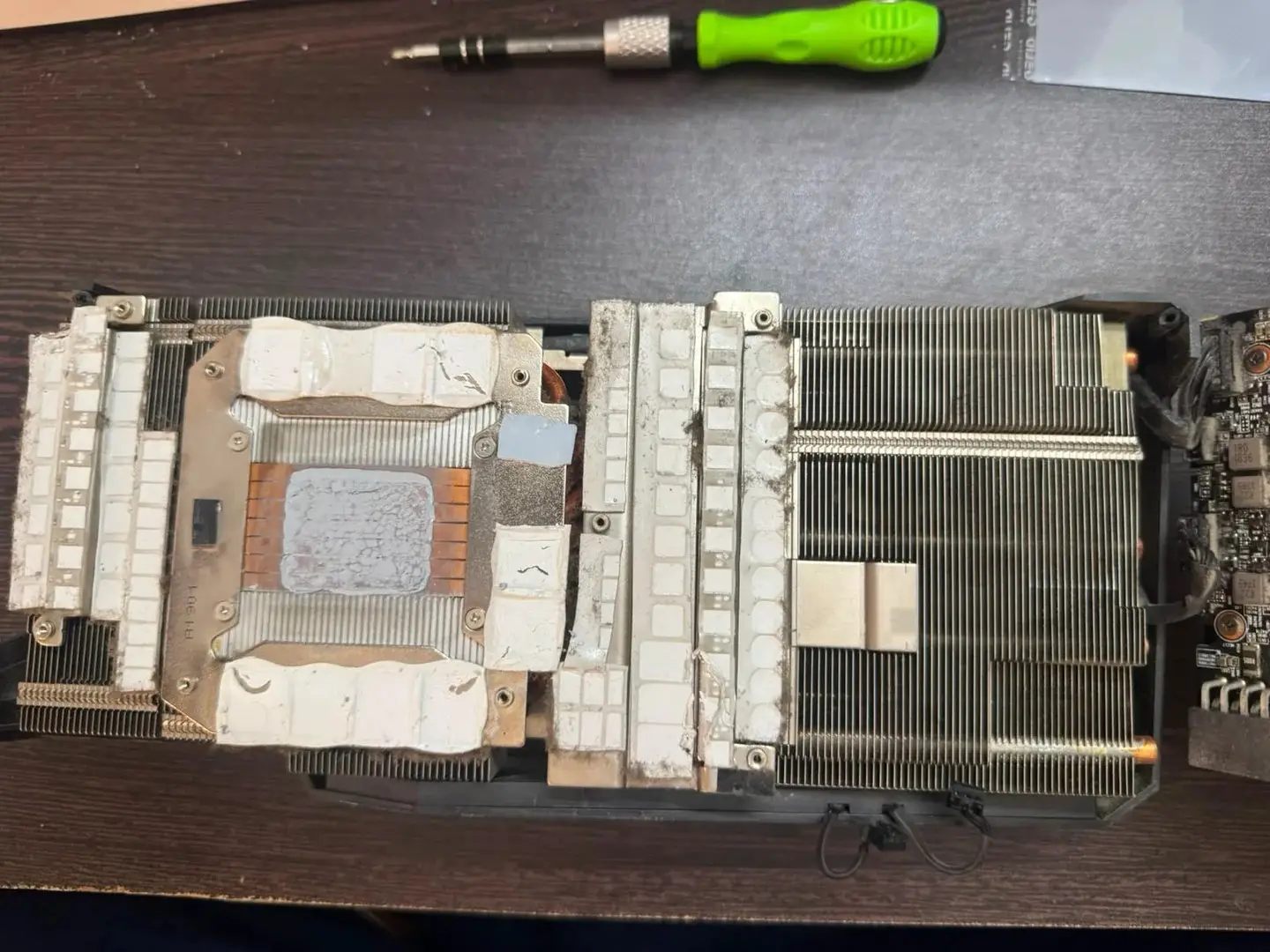 Thermal Paste Kering Bikin RTX 2080 Ti Turun Drastis, Ganti Pasta Termal Naikkan FPS Hampir 2 Kali Lipat
