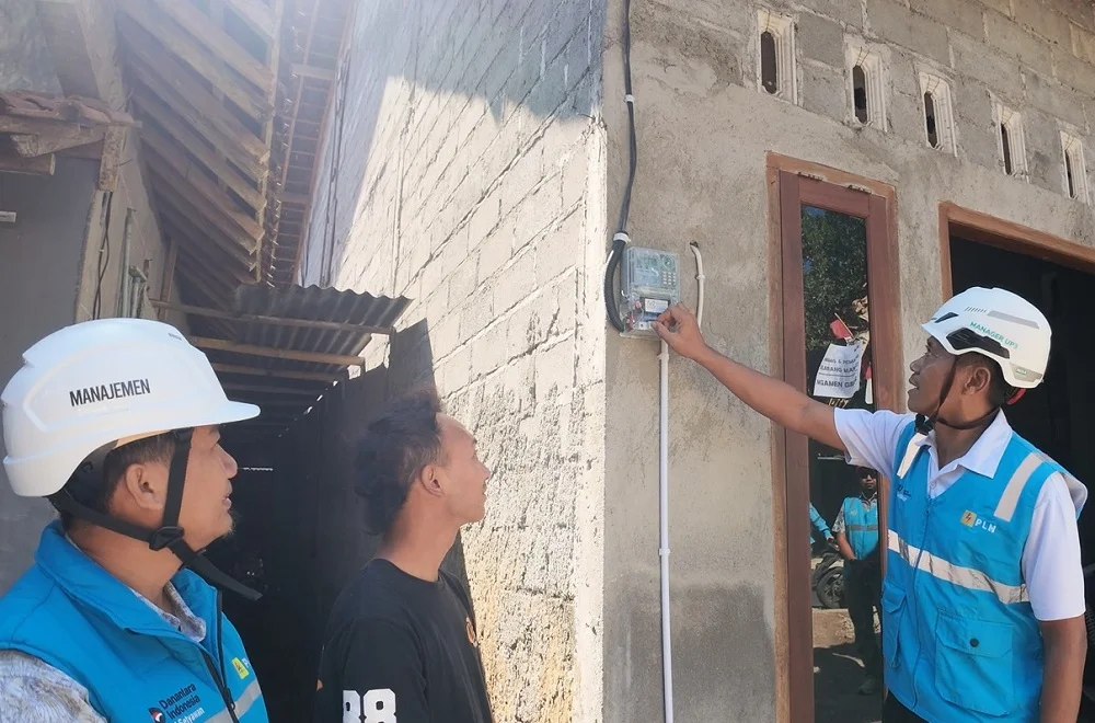 PLN UP3 Salatiga Sambungkan Listrik untuk 6 Warga Prasejahtera di Salatiga dan Kabupaten Semarang, Lengkap dengan Sembako