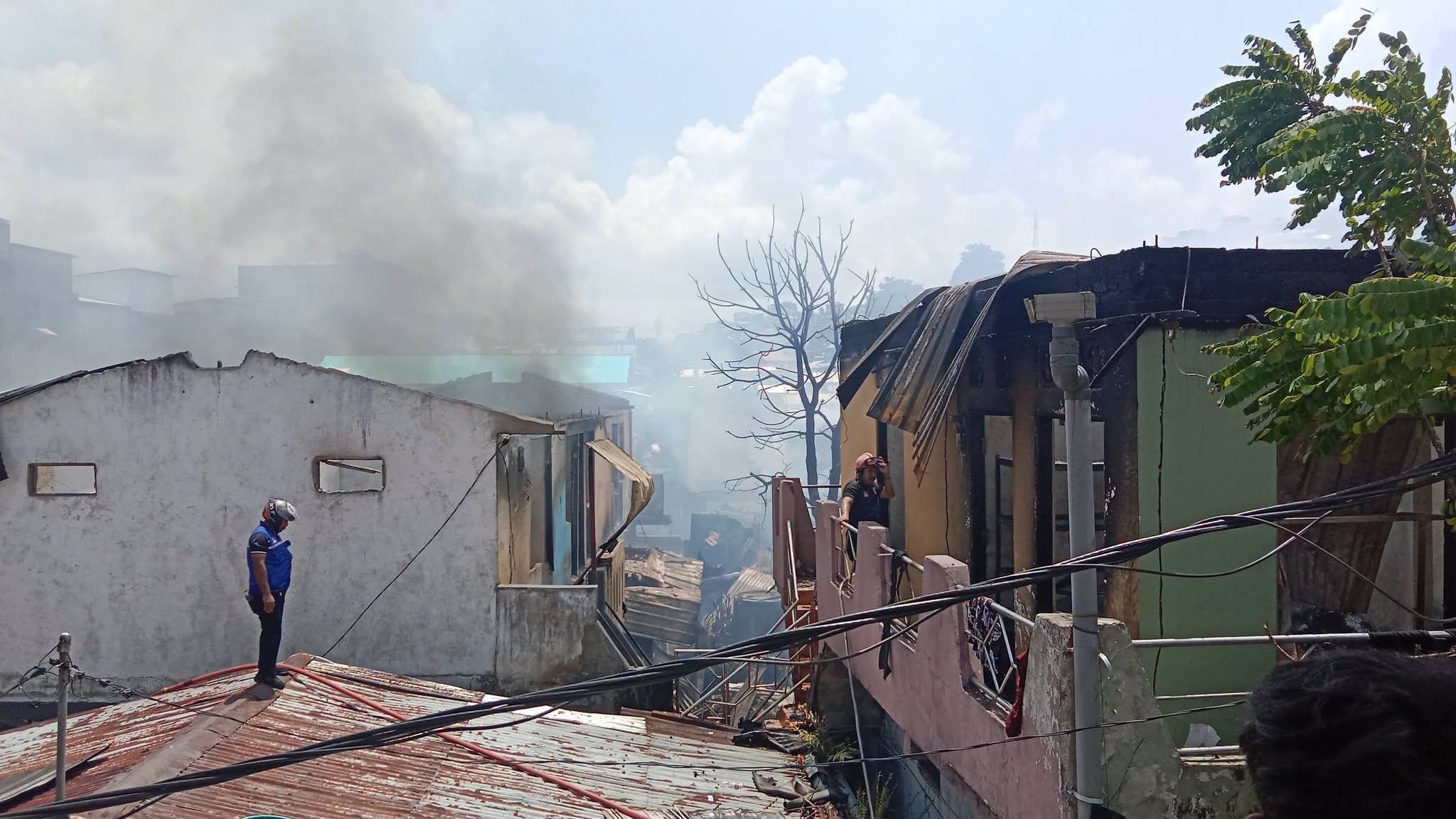 Kebakaran di Batumerah Ambon Hanguskan 6 Rumah Kos, Jalan Sempit di Belakang Puskesmas Rijali Jadi Kendala Pemadaman