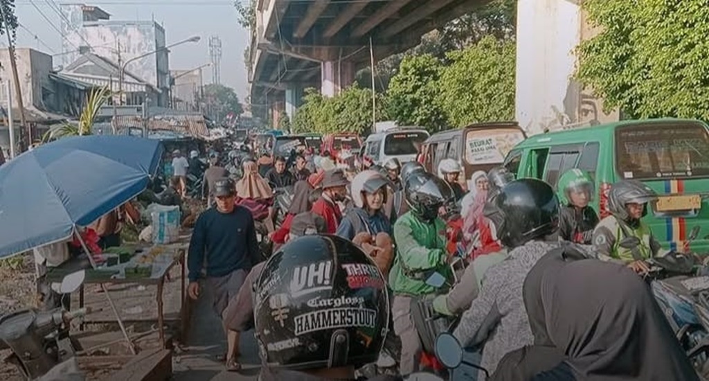 Penertiban Bangli dan PKL di Bawah Flyover Kiaracondong Bandung Ditunda, Kasatpol PP Sebut Ada Pertimbangan Kesiapan