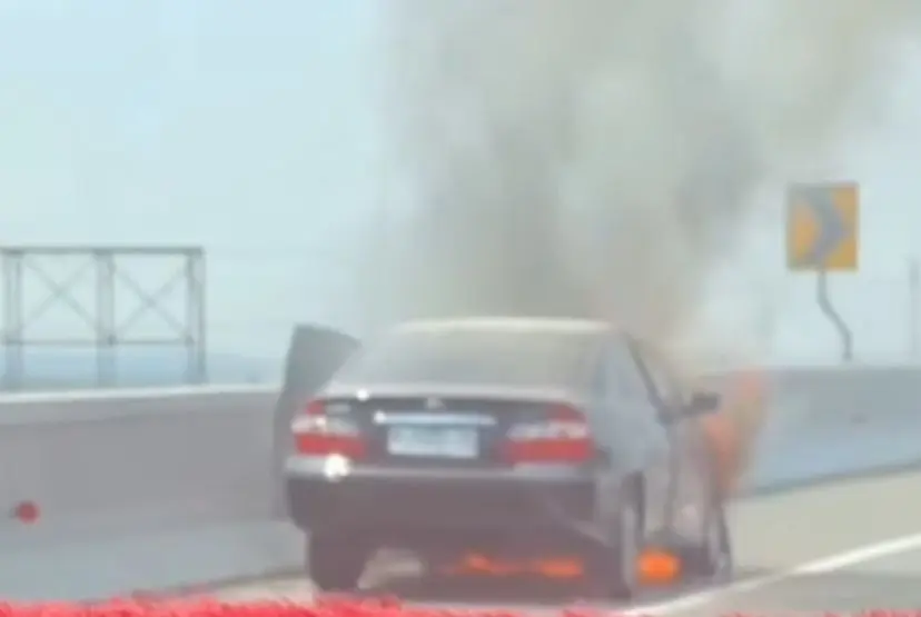Mobil Toyota Camry Terbakar di Tol MBZ Bekasi, Sempat Picu Kepadatan Arus Menuju Cikampek