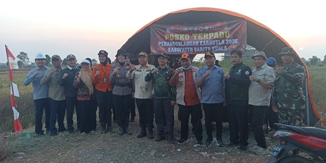 Forkopimda Barito Kuala Turun ke Jejangkit Padamkan Karhutla, 79 Personel Gabungan Disiagakan di Posko Zona 2