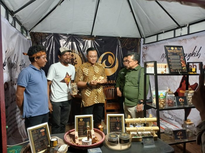 Minyak Cengkih dan Lilin Rempah Karya KTH Ternate Curi Perhatian di Rakernas JKPI, Jadi Bukti Hilirisasi Kota Rempah
