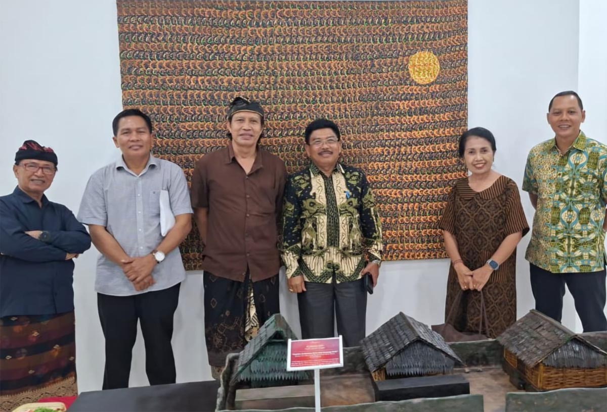 Pameran Rupa Jnana Rasmi di ISI Denpasar Hadirkan Ribuan Garis Ingatan Perupa Suklu, Bulan dan Malam Menyatu
