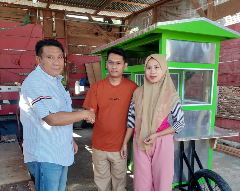 Gerobak Bakso Baru untuk Mas Dedi Diserahkan Panitia Drag Race Upai, Bentuk Ganti Rugi Usai Mobil Tabrak Penonton