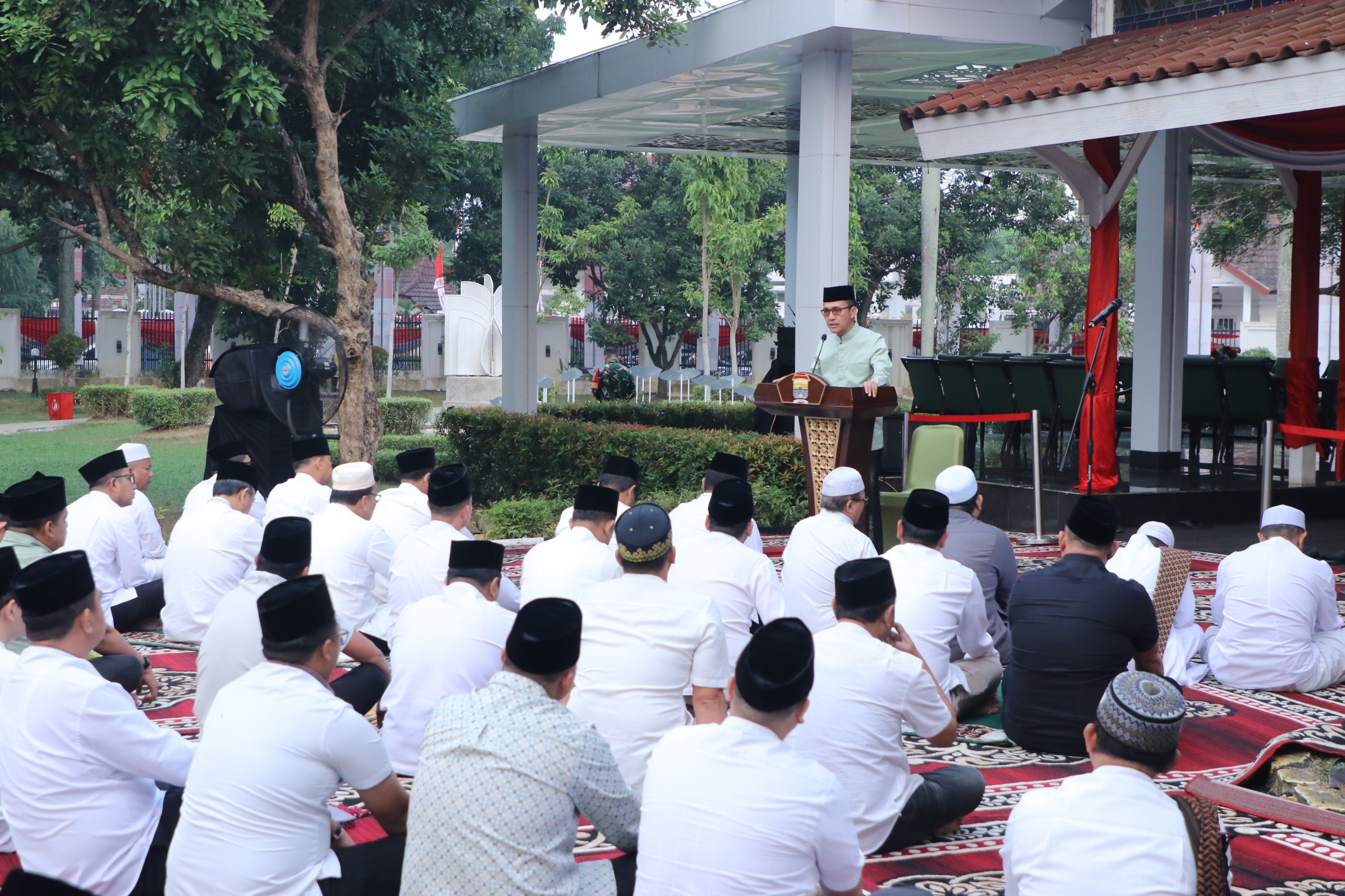 ISPU Palembang Tembus 158, Wali Kota Ratu Dewa Pimpin Sholat Istisqa di Rumah Dinas dan Imbau Warga Pakai Masker