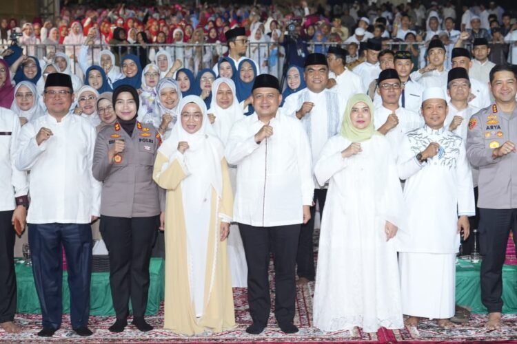 Maulid Akbar Pesisir Makassar di Pelabuhan Paotere Diselimuti Cahaya Perahu Nelayan, Ribuan Warga Padati Dermaga