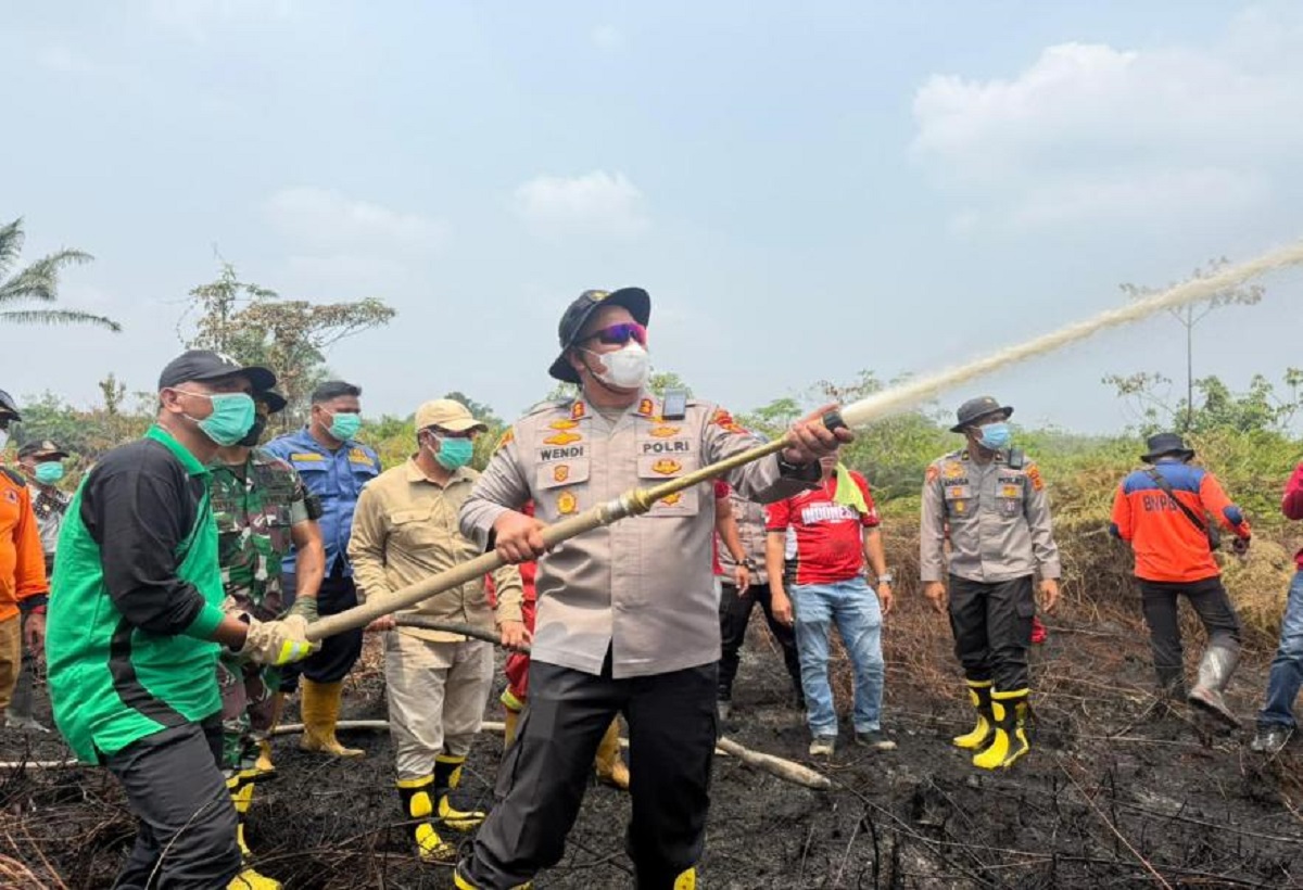 Polri-TNI Padamkan Karhutla 50 Hektare di Sarolangun, Water Bombing Dikerahkan hingga Api Padam