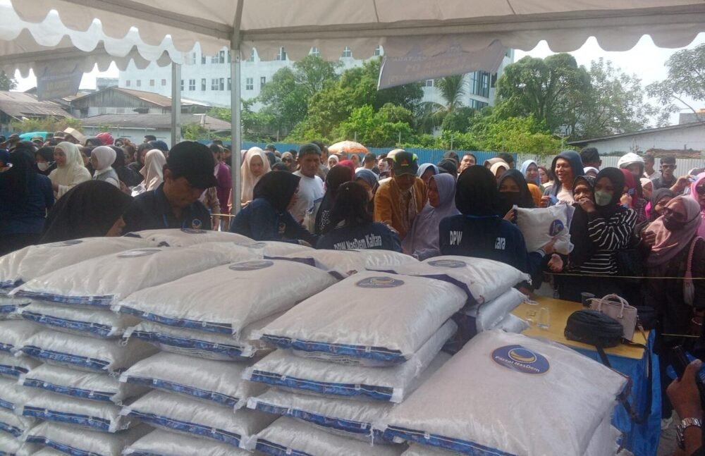 NasDem Kaltara Bagikan 1.100 Sak Beras di Tarakan, Bantuan 5 Kg Per Warga Menyasar Empat Kecamatan