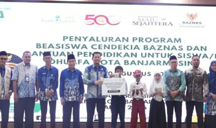 Baznas Banjarmasin dan UPZ Bank Kalsel Salurkan Bantuan Pendidikan Rp60 Juta untuk 45 Pelajar dan Mahasiswa