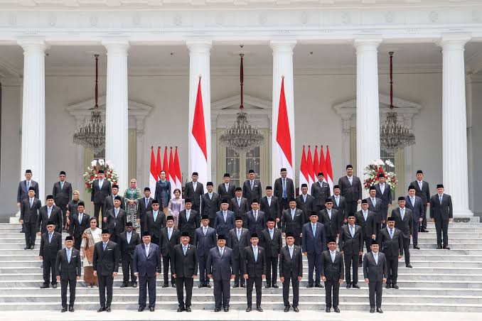 Prabowo Diminta Copot Menteri Warisan Jokowi, Dianggap Hambat Efektivitas Kabinet hingga 2029