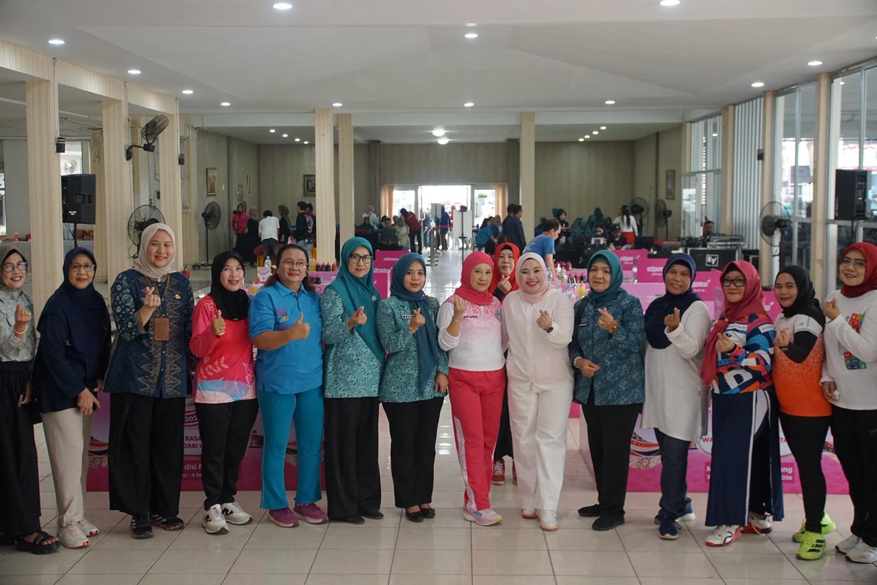 Ketua BKOW Sumsel Lidyawati Cik Ujang Beri Motivasi ke Puluhan Peserta Lomba Masak di Palembang