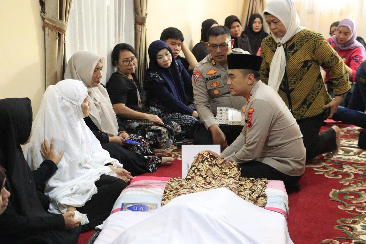 Kapolres Labuhanbatu Pimpin Doa dan Upacara Persemayaman untuk Aiptu Erwin Syahputra di Rantau Selatan