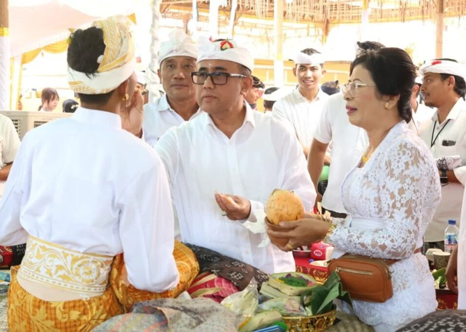 Wali Kota Denpasar Nyangging di Metatah Massal Desa Adat Panjer, 266 Peserta Ikut Prosesi Gratis