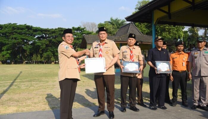 Kapolres Bondowoso AKBP Aryo Dwi Wibowo Terima Penghargaan atas Peran Polres dalam Operasi SAR Gunung Piramid