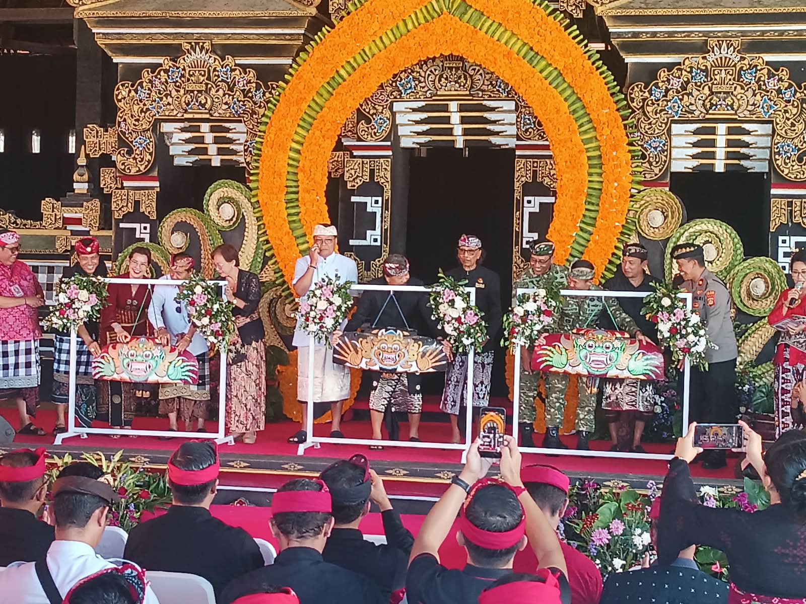 Tanah Lot Art & Food Festival VII 2026 Resmi Dibuka, Okokan dan Tari Kera Meriahkan Kawasan Suci Tabanan