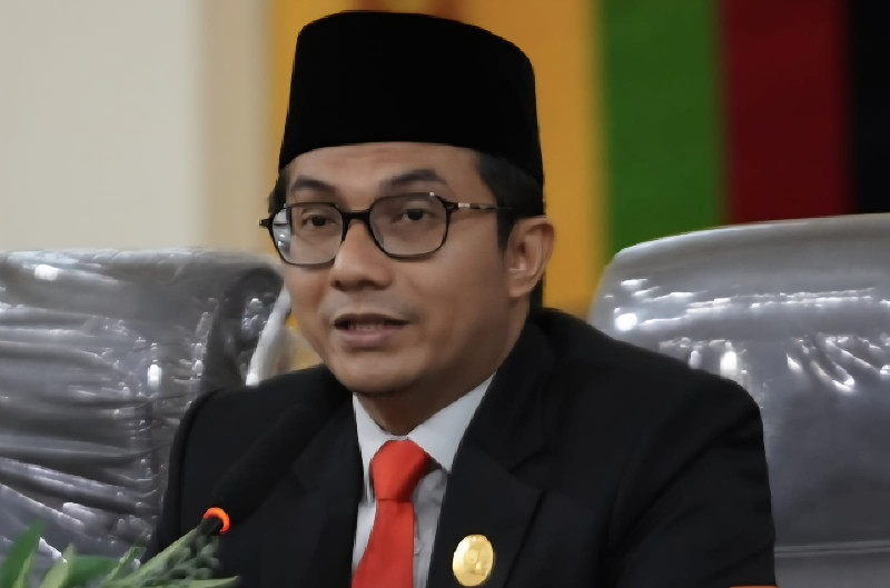 Ketua DPRK Banda Aceh Minta Jalan Rusak di Depan Gudang DLHK3 Gampong Mulia Diperbaiki Tidak Asal Tambal