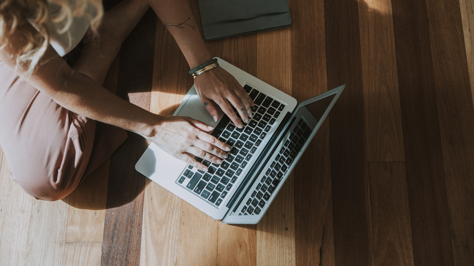 MacBook Lemot Bukan Berarti Harus Ganti, Cek 4 Hal Ini Dulu