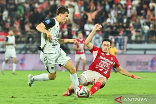 Arema FC Beri Waktu Adaptasi ke Mauro Zijlstra Jelang Liga 1 2026/2027