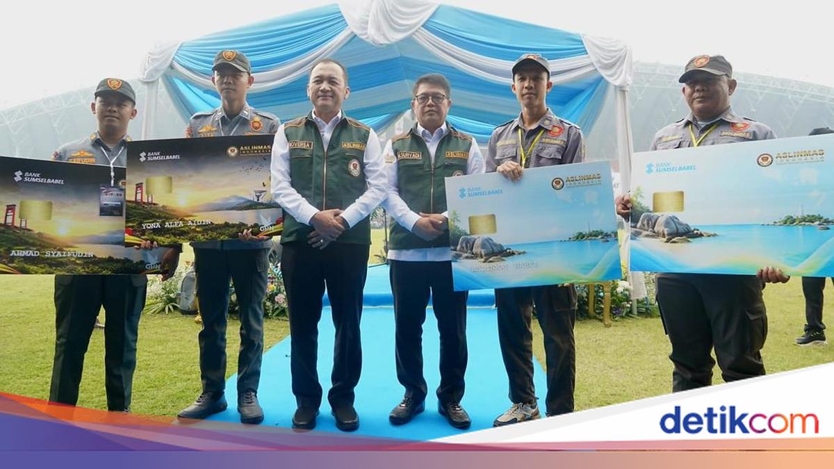 Bank Sumsel Babel Terima Penghargaan dari Pemprov Sumsel di Apel Akbar Satlinmas Palembang, Dirut Sebut Wujud Sinergi Daerah