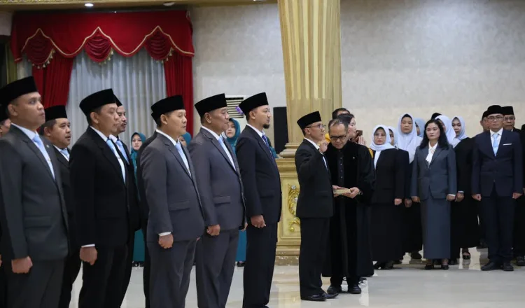 43 Pejabat Jember Dilantik Malam Hari, 15 Pejabat Eselon II dan 28 Administrator Kena Rotasi