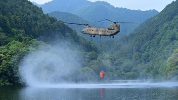 Bantuan Jepang untuk Karhutla Kalimantan: Tiga Helikopter CH-47 Chinook Siap Dikerahkan