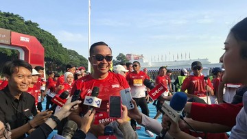 Mensesneg Prasetyo dan Seskab Teddy Ikut Berlari di Merdeka Run 2026