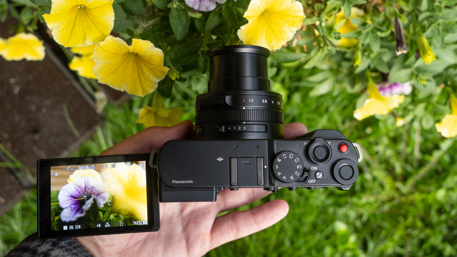 Kamera Panasonic Lumix L10 dengan Zoom 24-75mm Dibanderol Rp 24,7 Juta