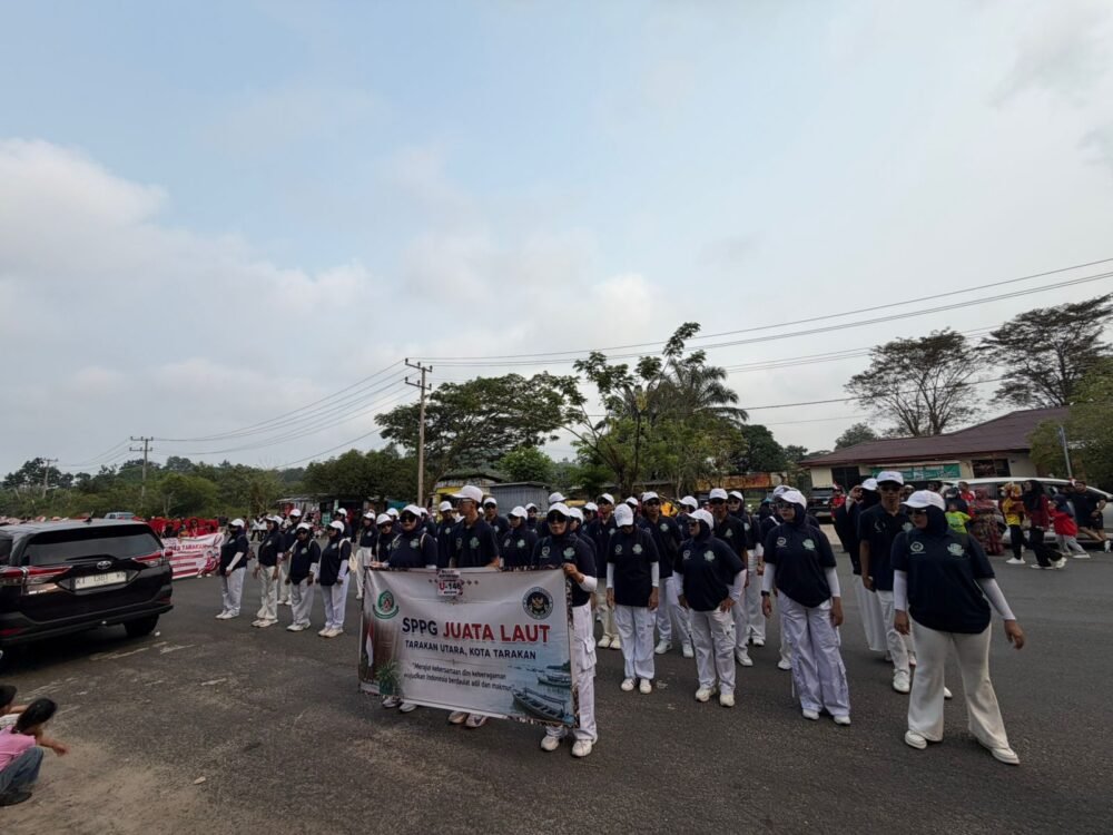Ribuan Warga Tarakan Ikut Jalan Sehat Beregu, Tim SPPG Juata Laut Tampil Perkenalkan Program Gizi