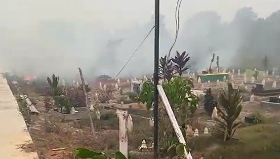 Api Karhutla di Kubu Raya Hanguskan Lahan Pemakaman Raudhatul Jannah, Peladang Diduga Jadi Pemicu